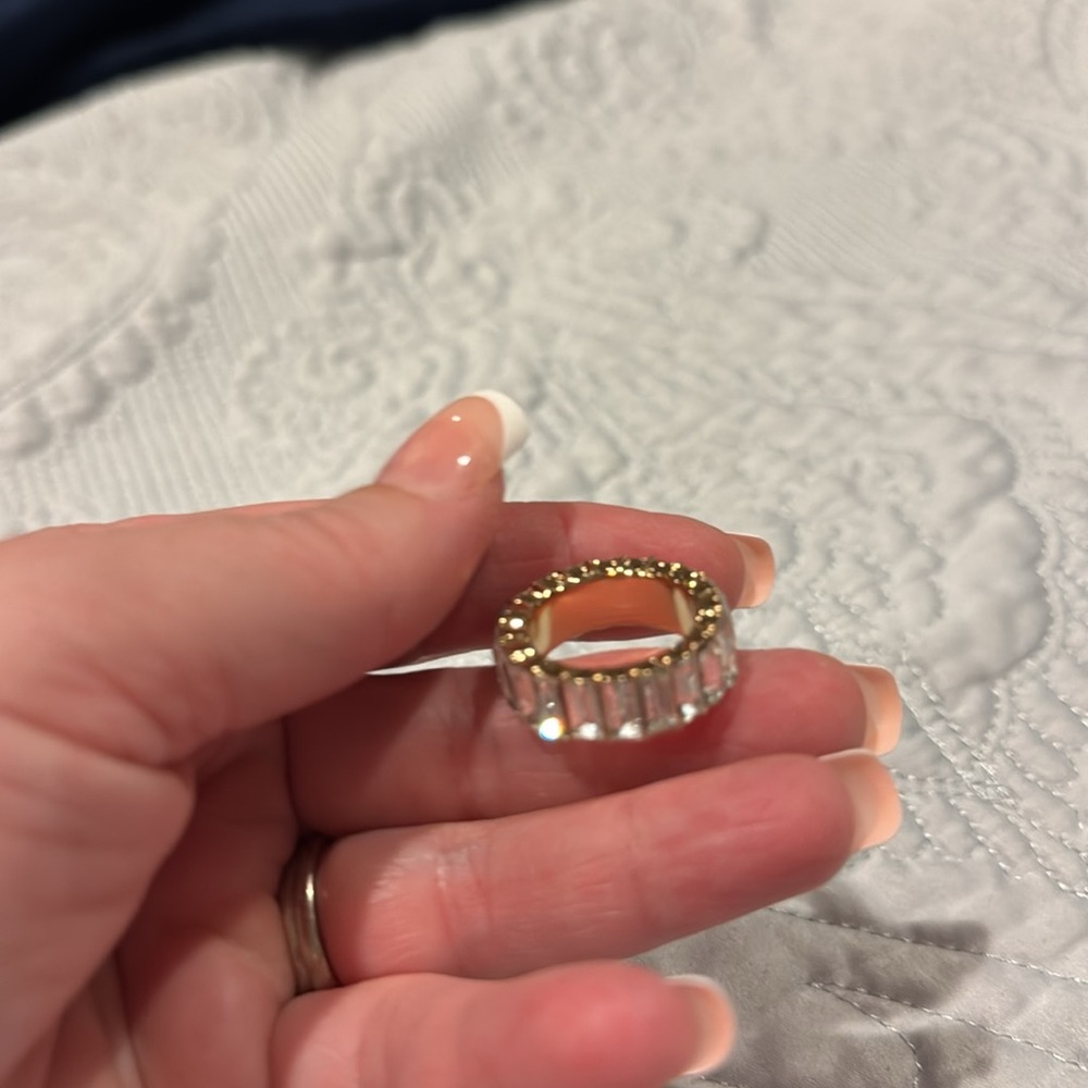 Gorgeous Ring! - Picture 2 of 4